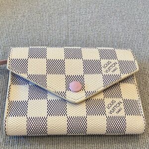 Like New Louis Vuitton Victorine Wallet Damier Azur